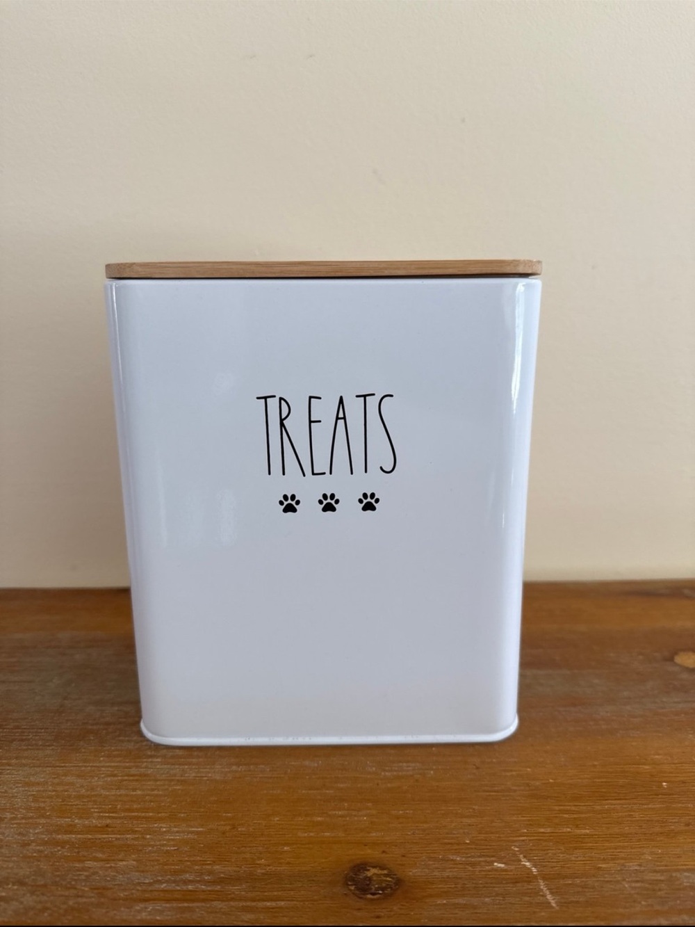 BN dog treat tin